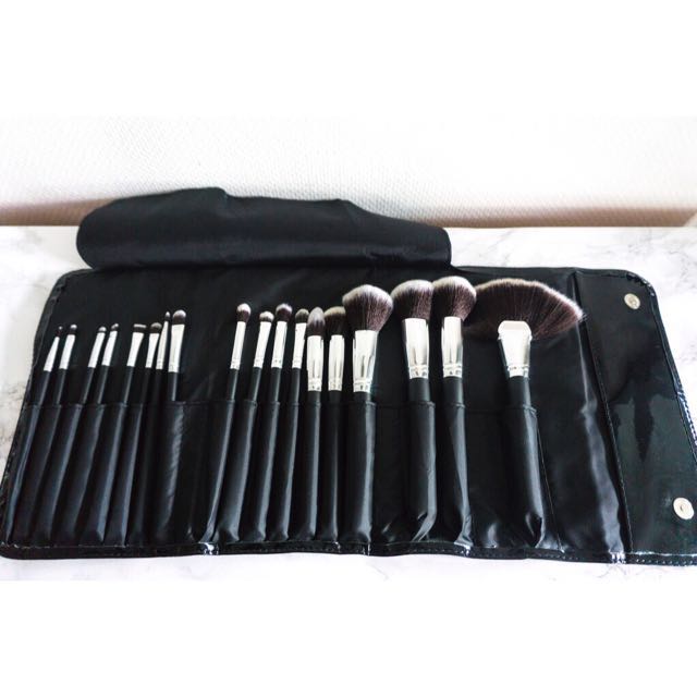 Image of Morphe 18-piece Vegan Variety Morphe Blending Makeup Brush Set